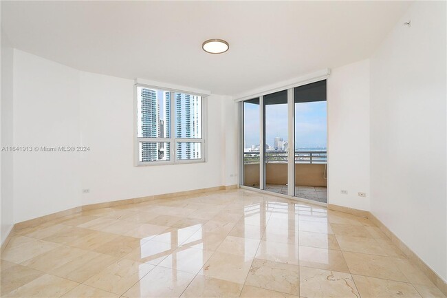 Building Photo - 848 Brickell Key Dr