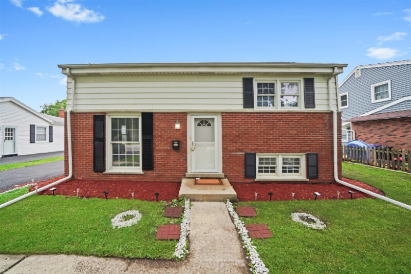 Primary Photo - 221 S Park Blvd