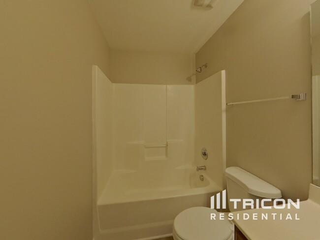 Building Photo - 2425 Reid Oaks Dr