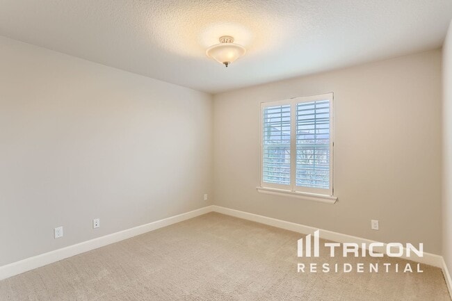 Building Photo - 10630 SW London Ln