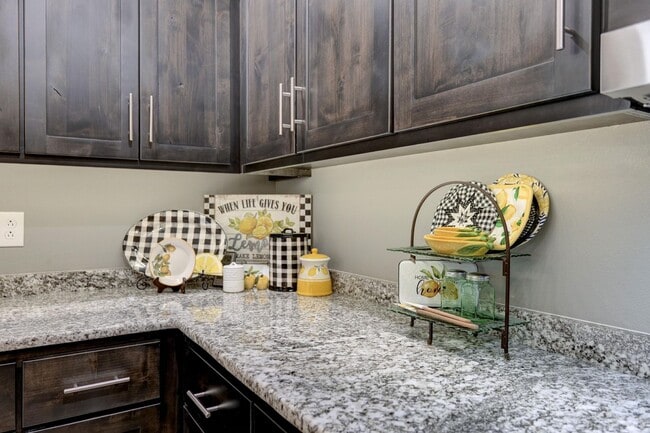 Building Photo - UNIT AVAILABLE 6/10/24 ! ! 2-BEDROOM 2-BATH DUPLEXES LOCATED IN NEOSHO!