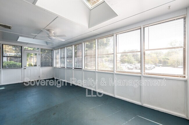 Building Photo - 1205 Spring Valley Ln NE