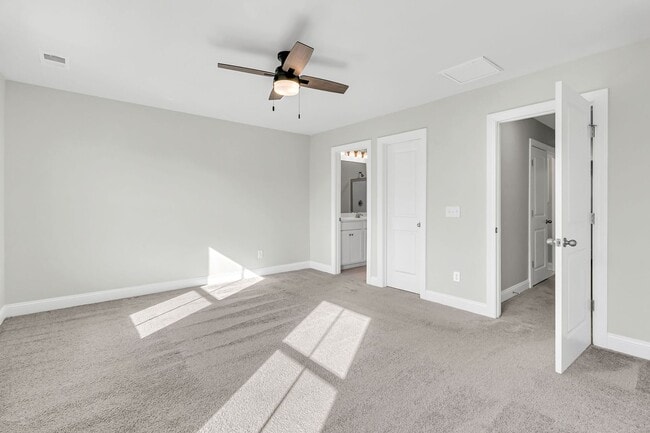 Building Photo - Gorgeous 3-Story Townhome in Park Circle | 3BR + Flex Space + Garage
