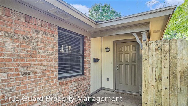 Building Photo - 2107 Mistletoe Ave