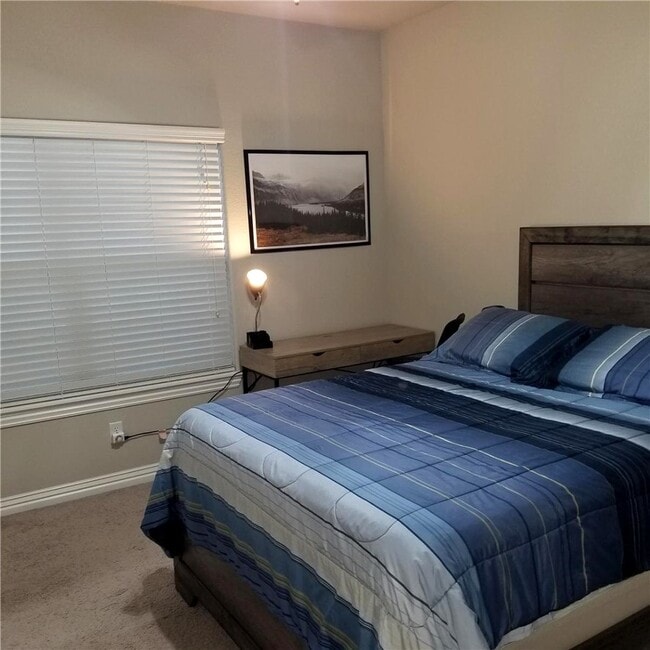 Building Photo - 5810 W Cane Hill Dr