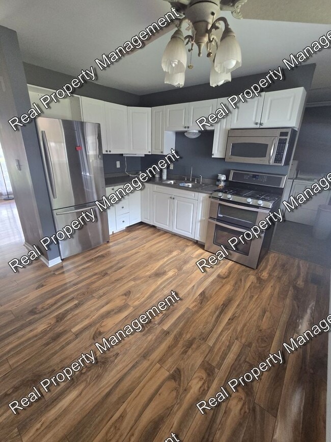 Building Photo - Three Bedroom Ranch