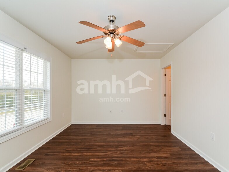 Building Photo - 75 Wolf Creek Ln