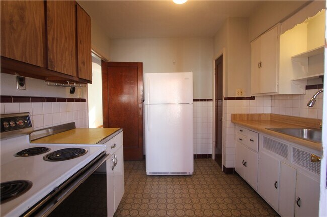 Building Photo - 6601 Alamo Ave