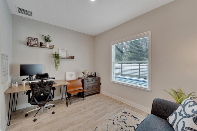 Building Photo - 3518 77 Ct E