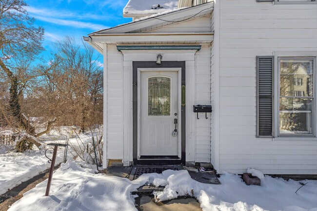 Building Photo - 313 Curtis St