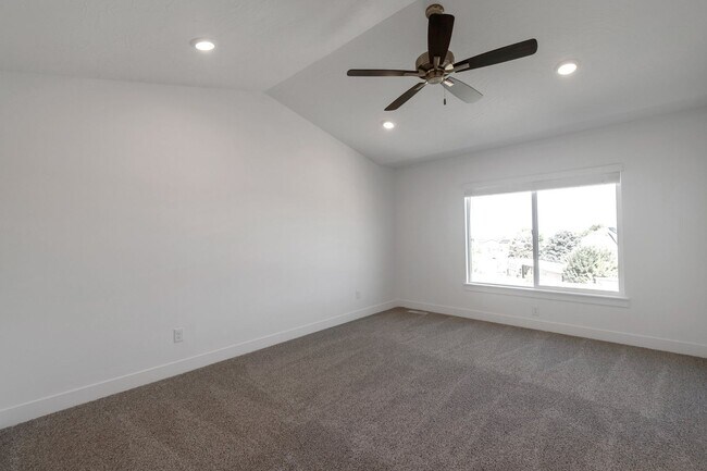Building Photo - BRAND NEW - 3BD/2.5BTH/2GAR - SPANISH FORK