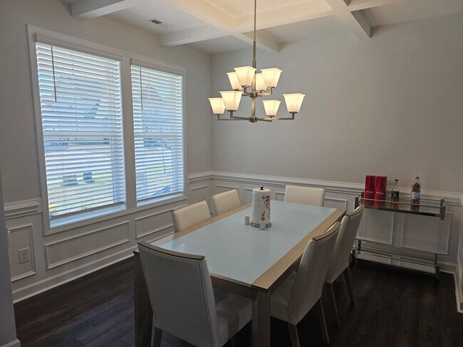 Building Photo - Like New Home featuring 4 Bedrooms, a Loft, and a fully fenced Yard!