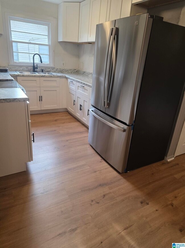 Building Photo - 529 Camellia Rd