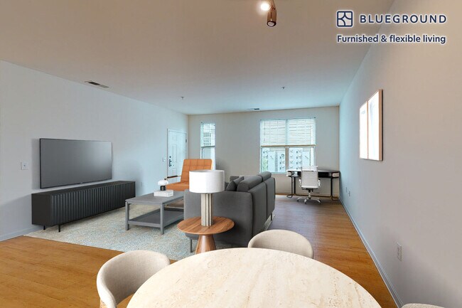 Building Photo - 1700 E 5th St