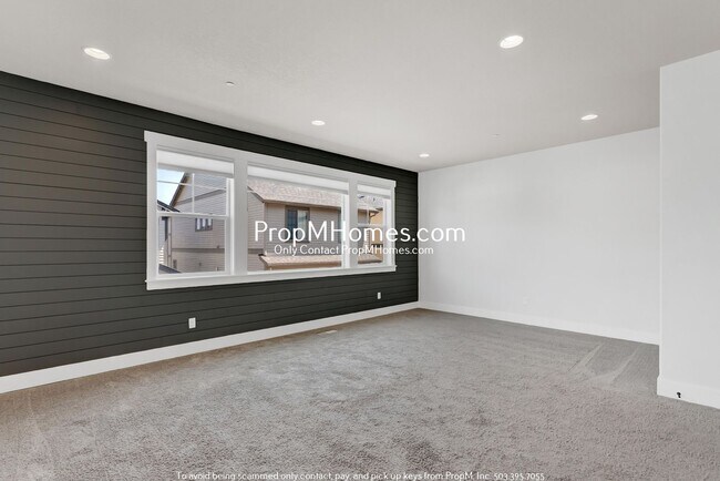 Building Photo - Three Level Home in Villebois - 4 Bedrooms!