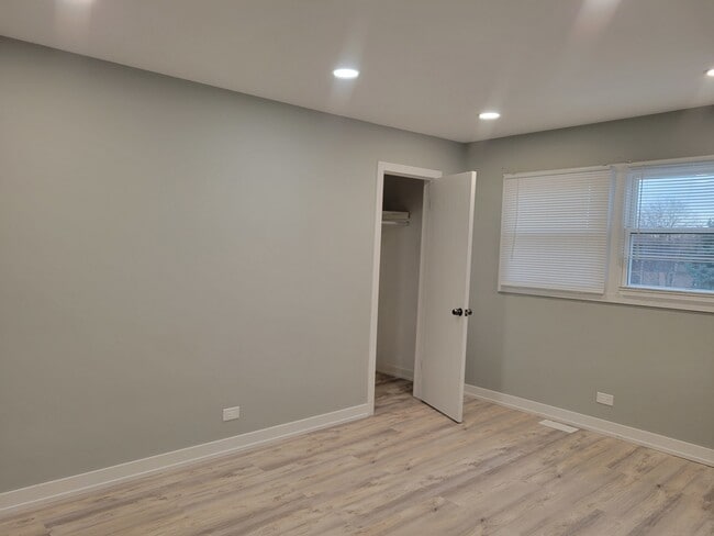 Building Photo - 1001 E Callero Cir