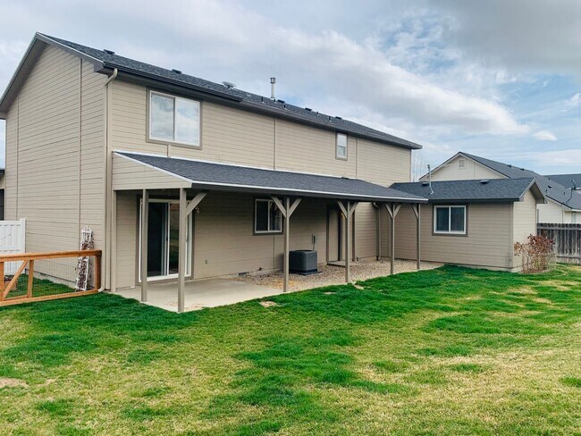 Building Photo - Beautiful Home with Separate Office/Bonus Room!