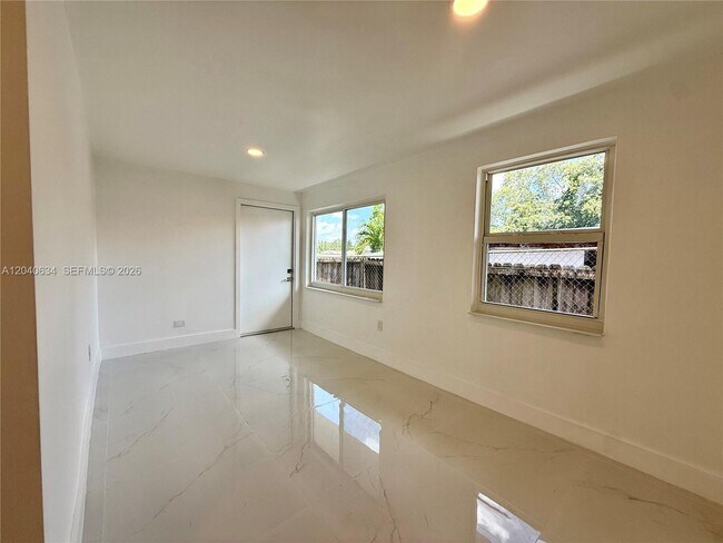 Building Photo - 228 NW 32nd Ave