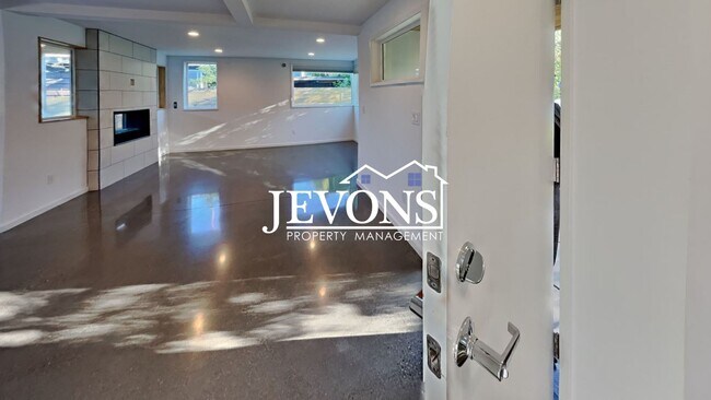 Building Photo - 5BR/4.5BA House in Seattle -- Available Now!