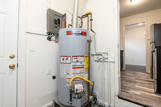 Building Photo - 802 N Minnesota St