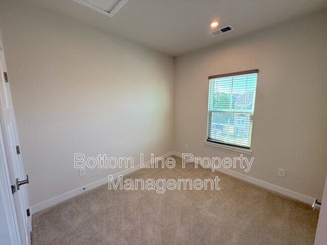 Building Photo - 1612 Aspire St