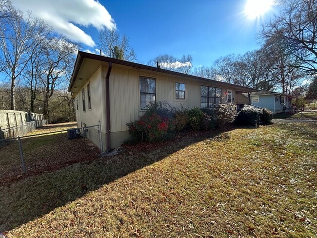 Building Photo - 3/2 House in Jamestown/Lindale $1,495