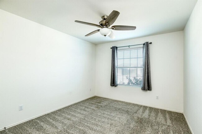 Building Photo - 717 Xanadu Dr