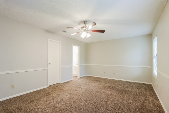 Building Photo - 18527 Sweetmeadow Dr