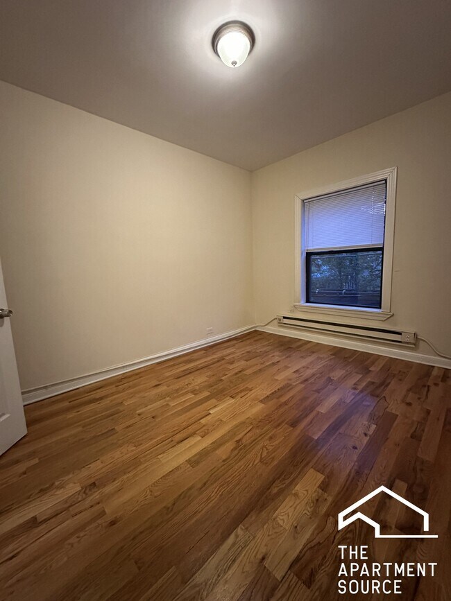 Building Photo - 1319 Oak Ave