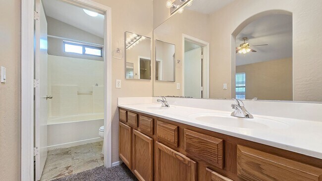 Building Photo - Gated community in Avondale with a communi...