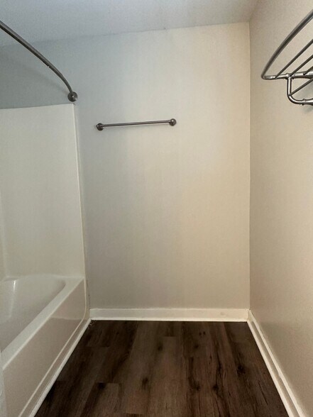 Building Photo - 615 Cassville Rd SE