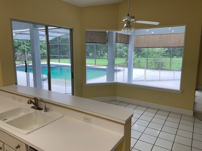 Building Photo - 2600 Crescent Lake Ct
