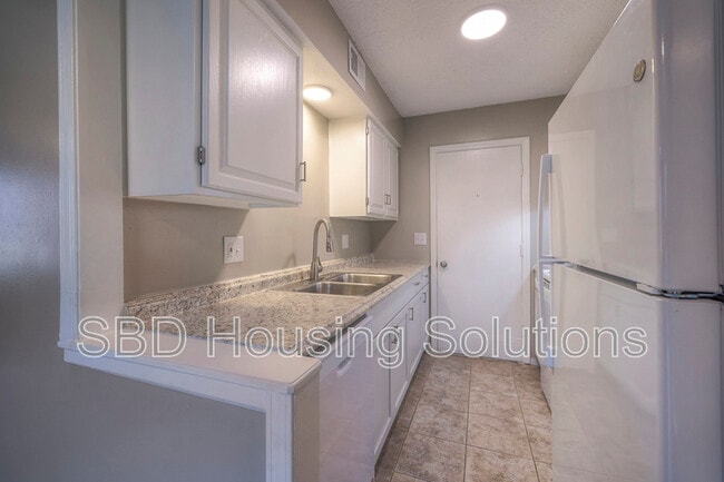 Building Photo - 13903 Falkirk Cir