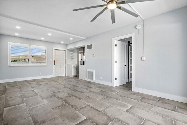 Building Photo - 629 SE 19th Ave