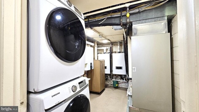 Building Photo - 2806 Ryerson Pl