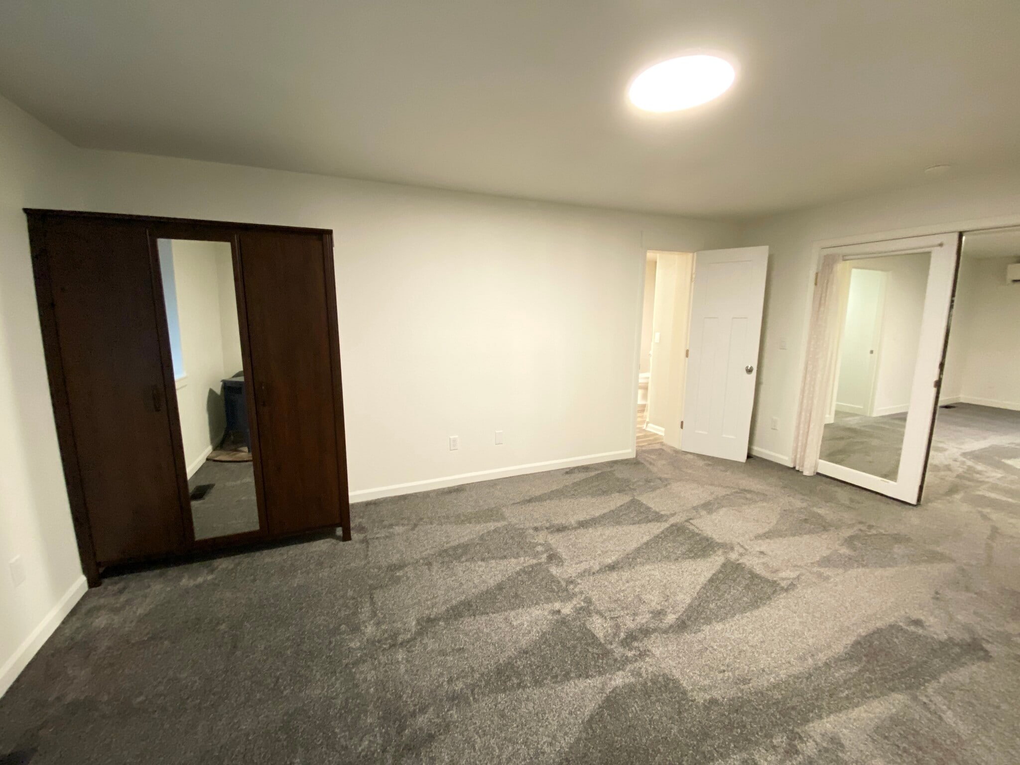 Building Photo - 2464-2 NE Ravenwood Dr