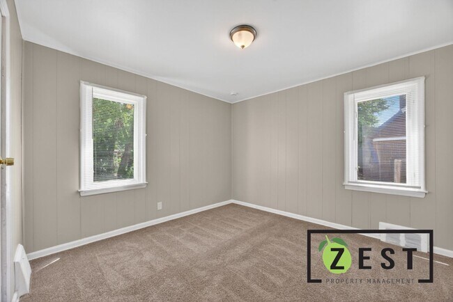 Building Photo - 8262 Rosemont Ave