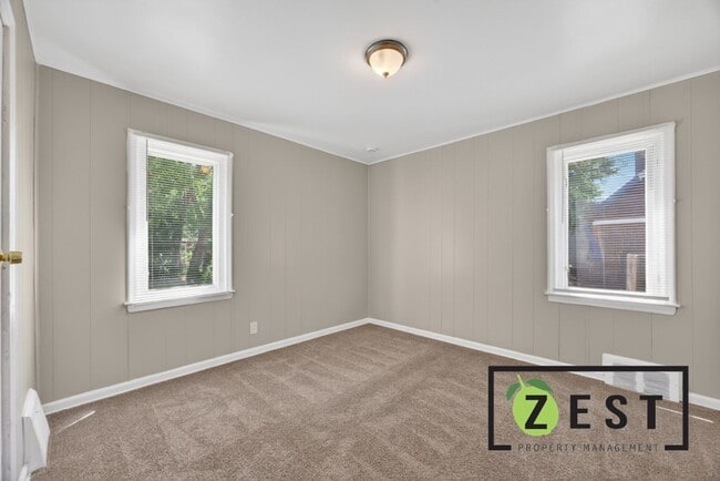 Building Photo - Affordable 3 BED 1 BATH Bungalow Home!