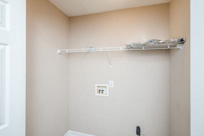 Building Photo - 435 Snead Way