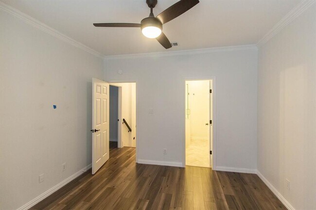 Building Photo - 14400 Montfort Dr