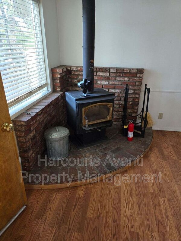 Building Photo - 1701 Old Mammoth Rd