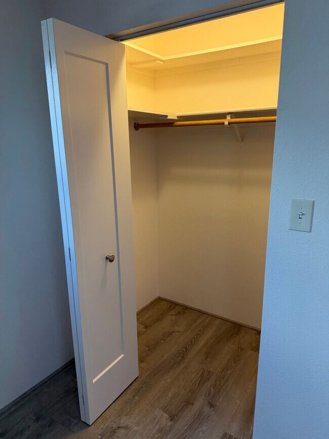 Building Photo - Aloha Apartments