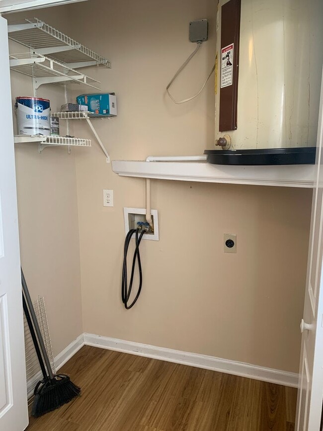 Building Photo - 2 Bedroom 2 Bath Townhouse Available Now on Jasmine Cove Way