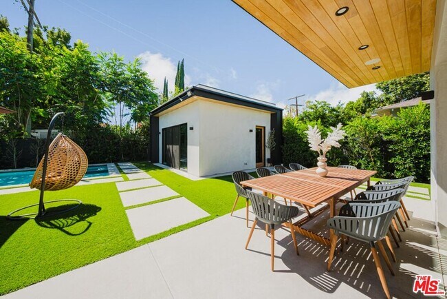 Building Photo - 5141 Varna Ave