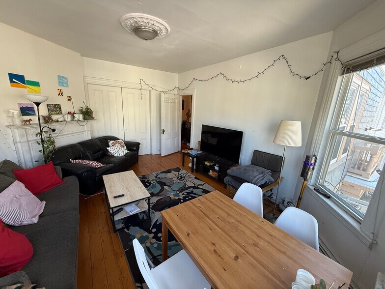 Building Photo - 268 Broadway