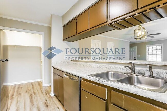 Building Photo - Inviting 2-Bed Townhome with Front Porch, Private Parking  & Storage