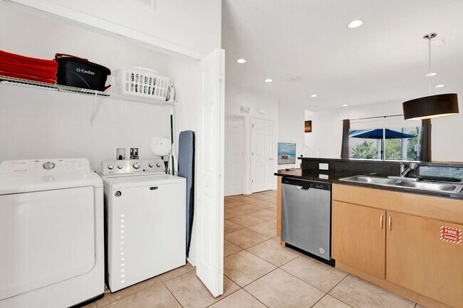 Building Photo - 3023 Bird of Paradise Ln