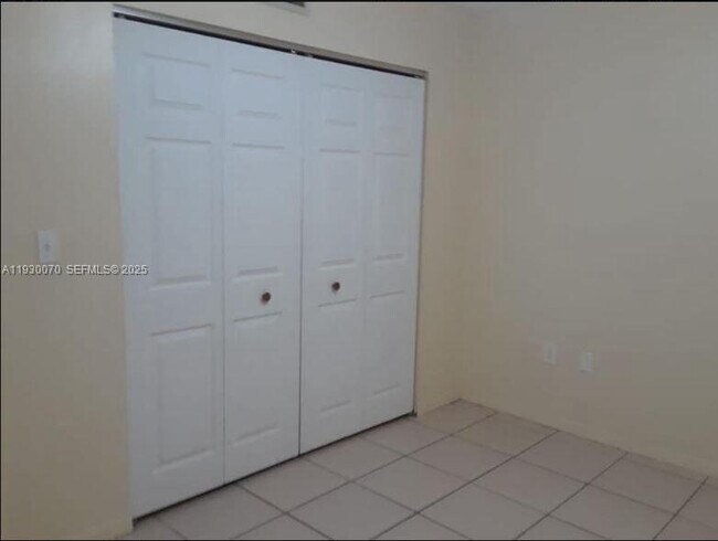 Building Photo - 5 Olive Dr