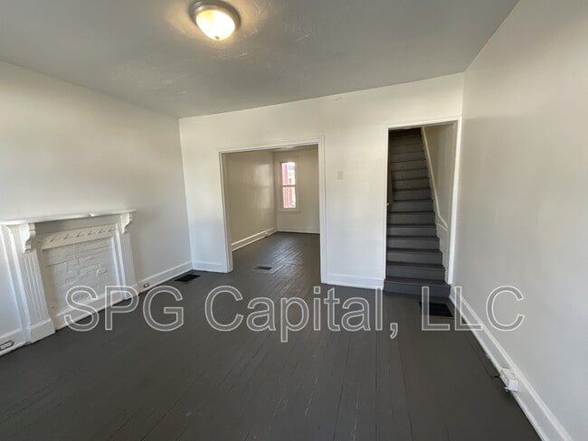 Building Photo - 360 S Pershing Ave