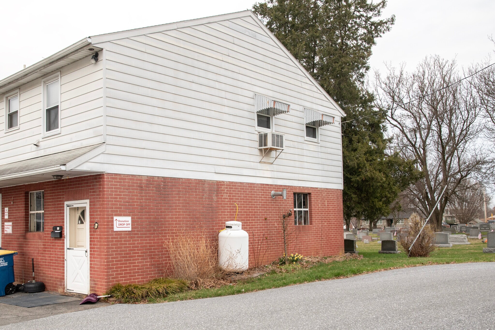 Building Photo - 267 E Main St